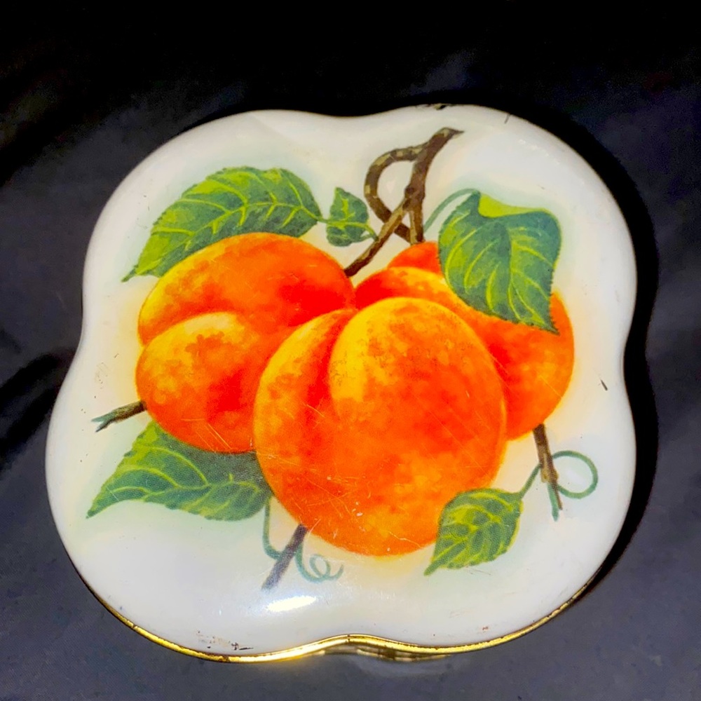 Vary rare daher vintage peach tea tin